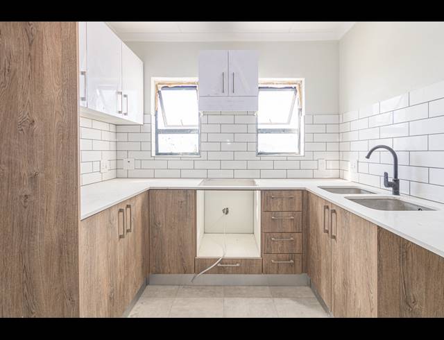 2 BEDROOM APARTMENT FOR SALE IN TABLE VIEW
